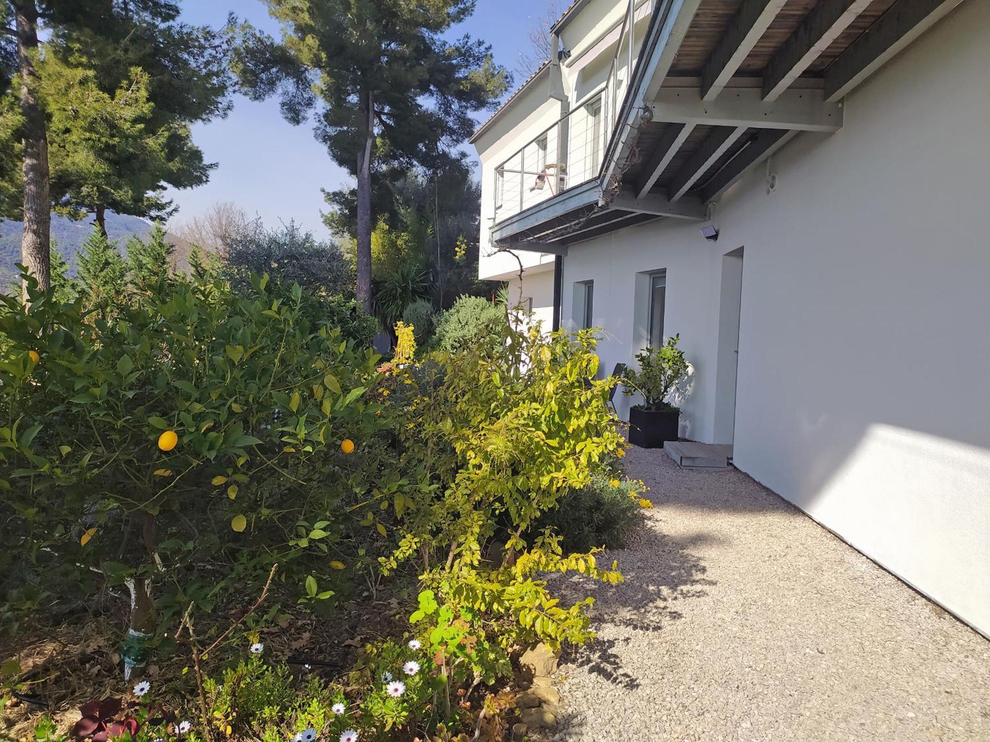 456 Chemin De La Pinède Appartement *